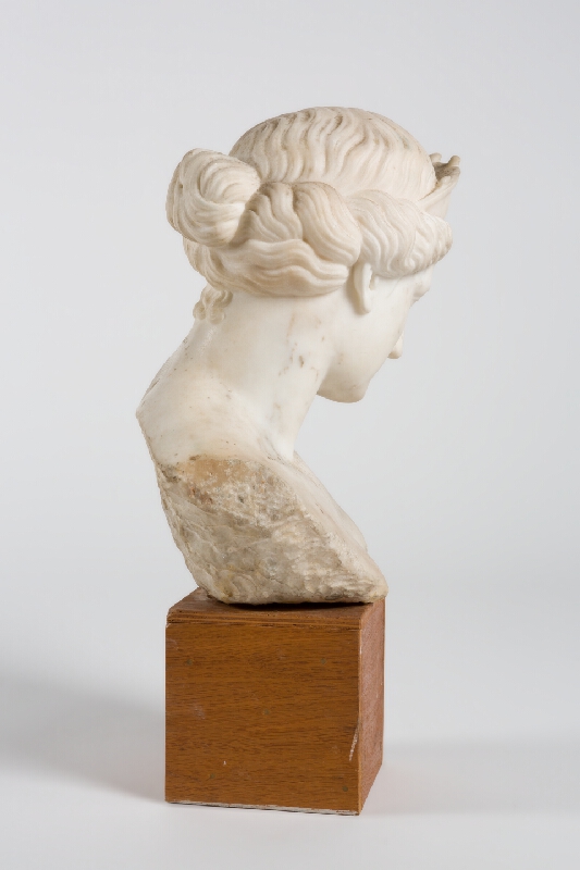 Slovenský sochár z 1. tretiny 19. storočia – Hlava rimanky 