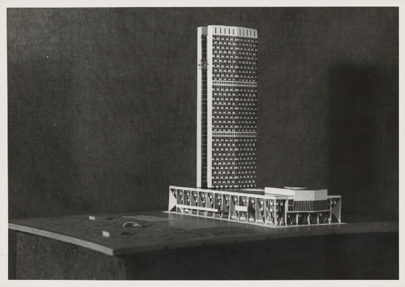 Vladimír Dedeček, J. Suchý – Súťažný návrh na radnicu v Toronte. Model. 