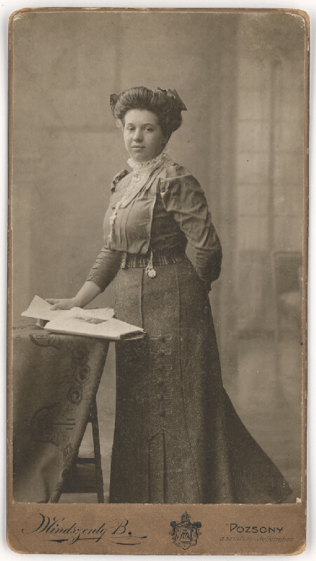 Béla Mindszenty – Dáma pri stolíku 