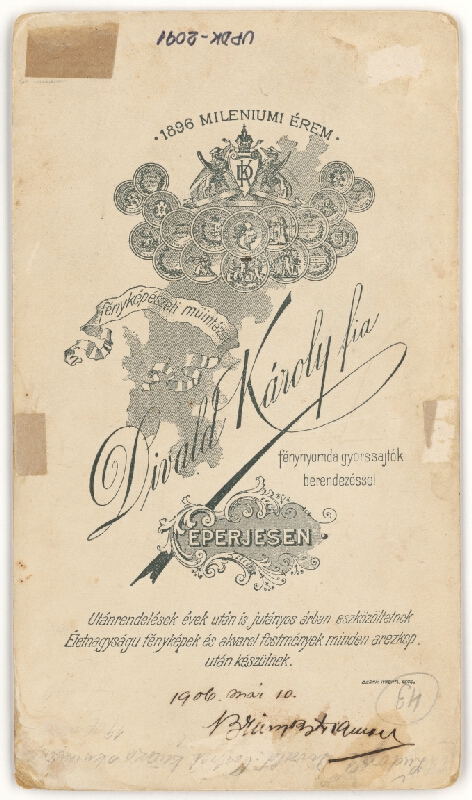 Lajos Divald – Portrét kňaza s knihou 