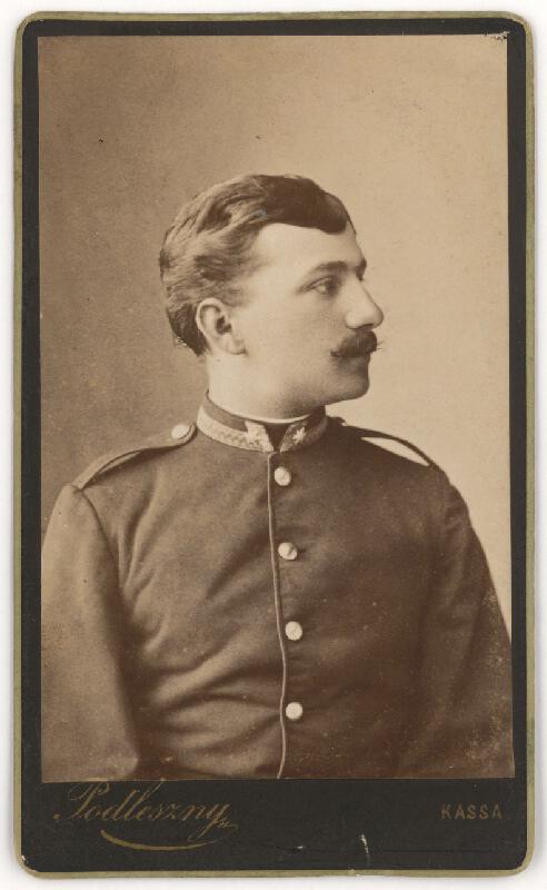 András Podleszny – Muž v uniforme 