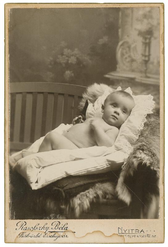 Béla Rasofszky – Portrét dieťaťa v perinke 