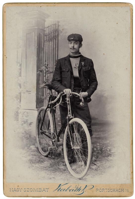 Vincent Kabáth – Portrét muža s bicyklom 