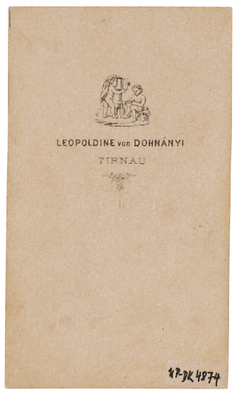Leopoldine von Dohnányi – Portrét ženy s knihou 