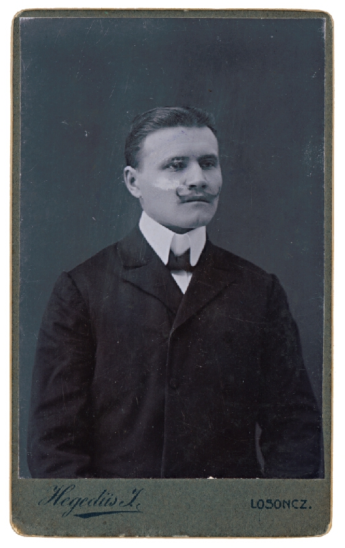 J. Hegedüs, Béla Halmy – Portrét muža 