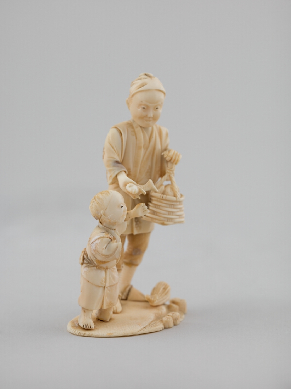 Japonský autor – Okimono - Rybár s chlapcom 