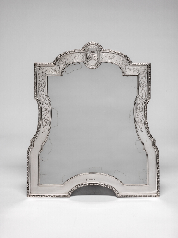 Josef Carl Klinkosch – Toaletné zrkadlo v striebornom ráme s aliančným erbom Huga Moritza de Saint-Genois a Eleonóry von Wachtler  