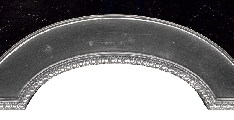 Josef Carl Klinkosch – Toaletné zrkadlo v striebornom ráme s aliančným erbom Huga Moritza de Saint-Genois a Eleonóry von Wachtler 