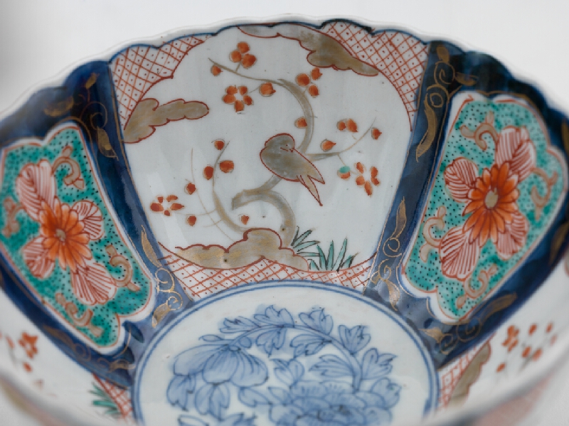 Japonský autor – Väčšia misa s dekorom, Imari 