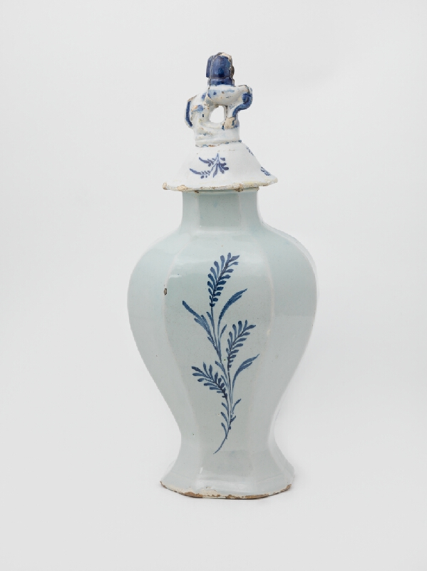 Hugo Brouwer – Dóza s modrým ornamentom 