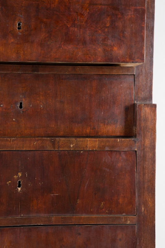 Slovenský remeselník z 19. storočia – Prádelník so 7 zásuvkami 