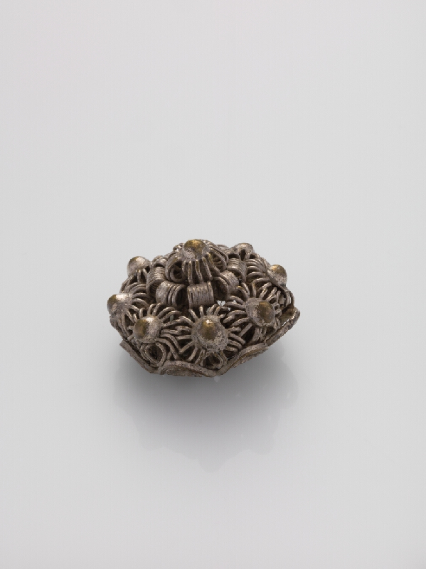 Rakúsko-Uhorský zlatník z 18. storočia – Gombík, fragment 