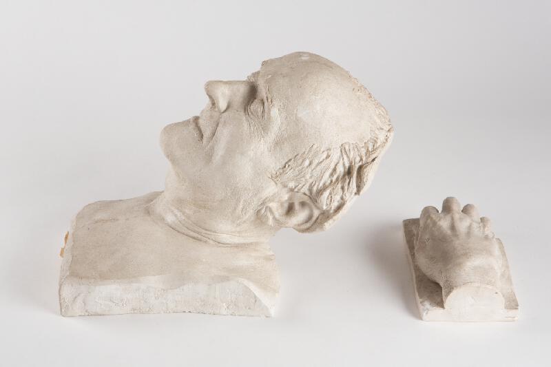Alina Ferdinandy – Posmrtná maska a ruka národného umelca Janka Alexyho 