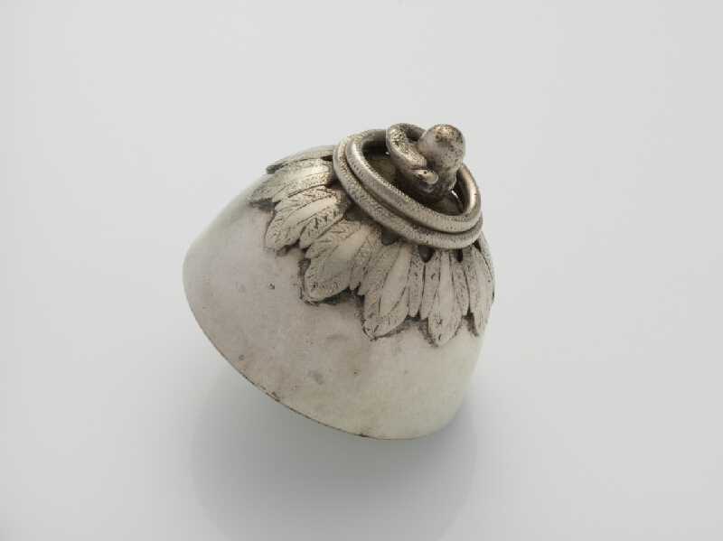 Stredoeurópsky zlatník z 2. polovice 19. storočia – Strieborný gombík vajdu s motívom hada 