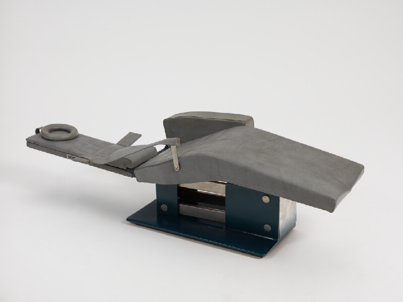 Jarolím Vavro – Stomatologické kreslo ZOK-9 