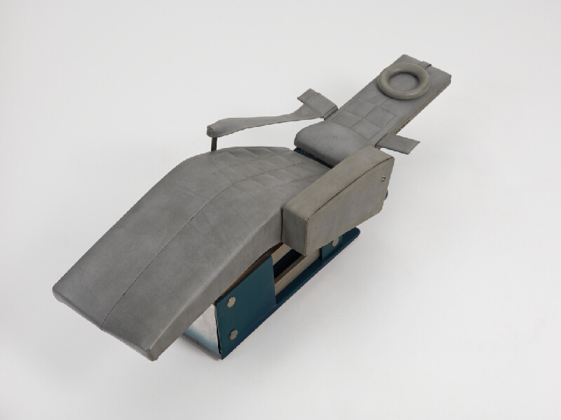 Jarolím Vavro – Stomatologické kreslo ZOK-9 