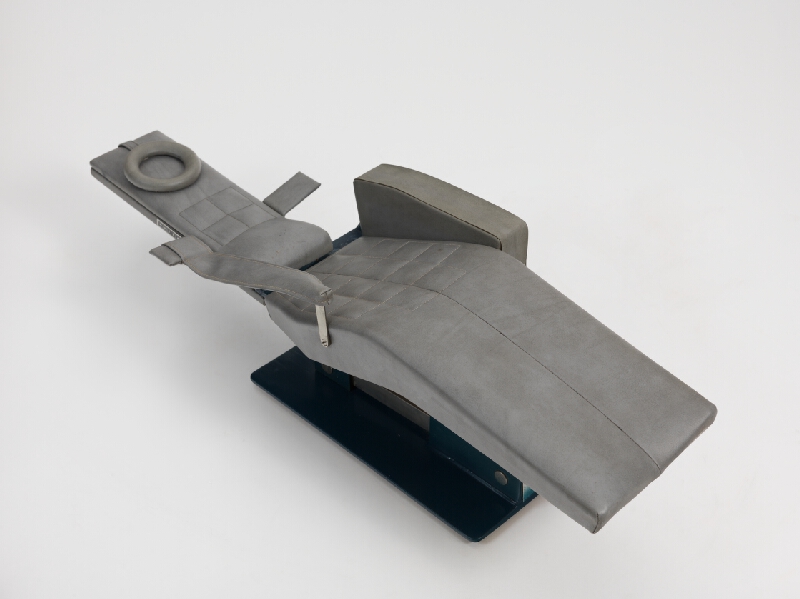 Jarolím Vavro – Stomatologické kreslo ZOK-9 