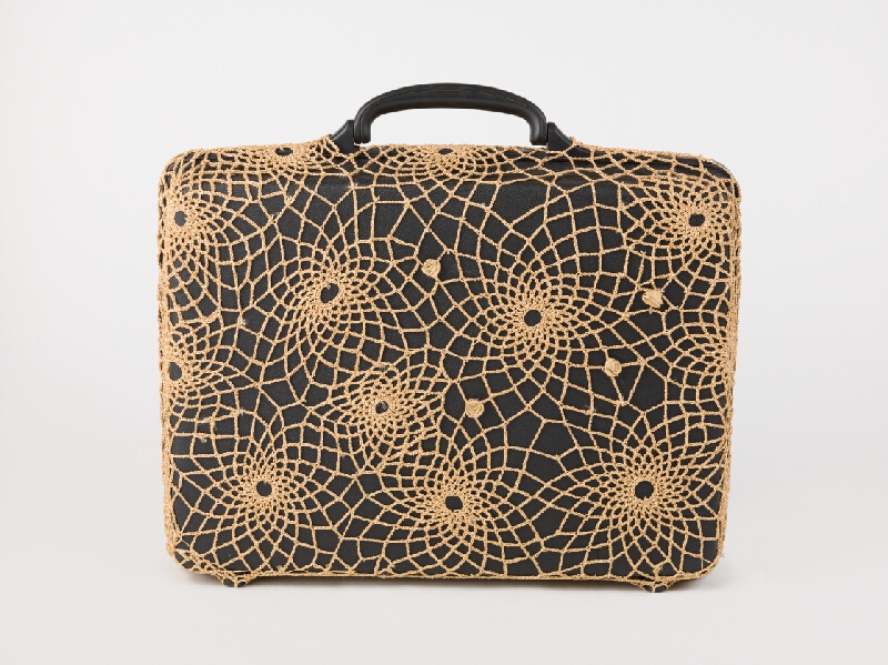 Anetta Mona Chisa, Lucia Tkáčová – His Briefcase 
