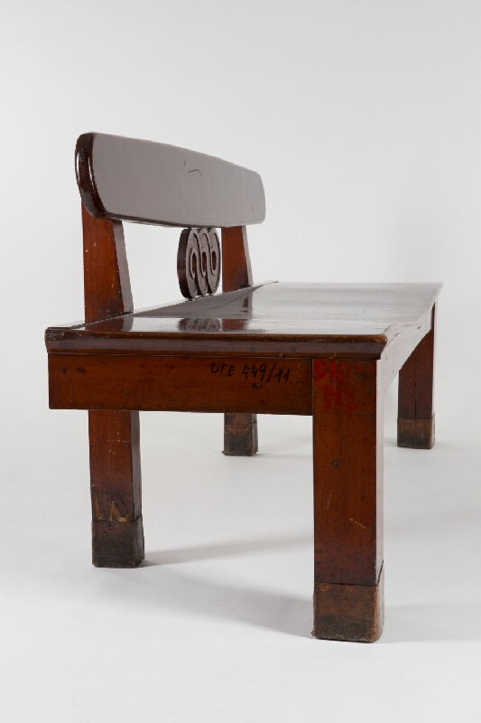 Emil Belluš – Lavica z Okresného úradu, Piešťany 