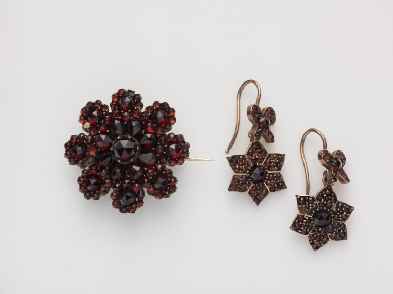 Český zlatník z 19. storočia – Súprava - Brošňa a náušnice 