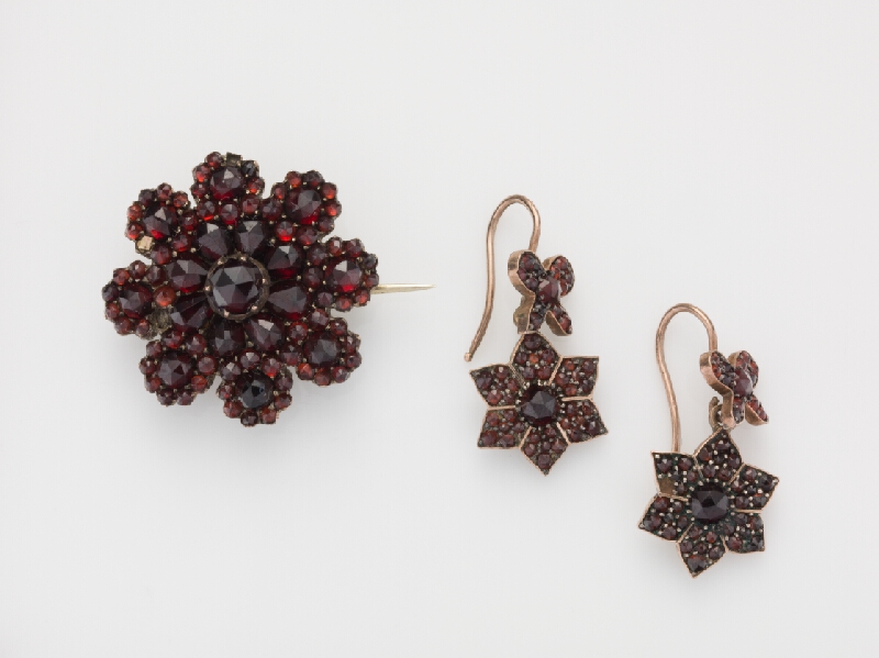 Český zlatník z 19. storočia – Súprava - Brošňa a náušnice 