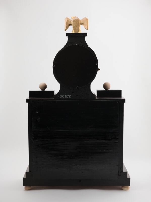 Stredoeurópsky hodinár z 2. polovice 18. storočia – Stolové stĺpikové hodiny empírové 