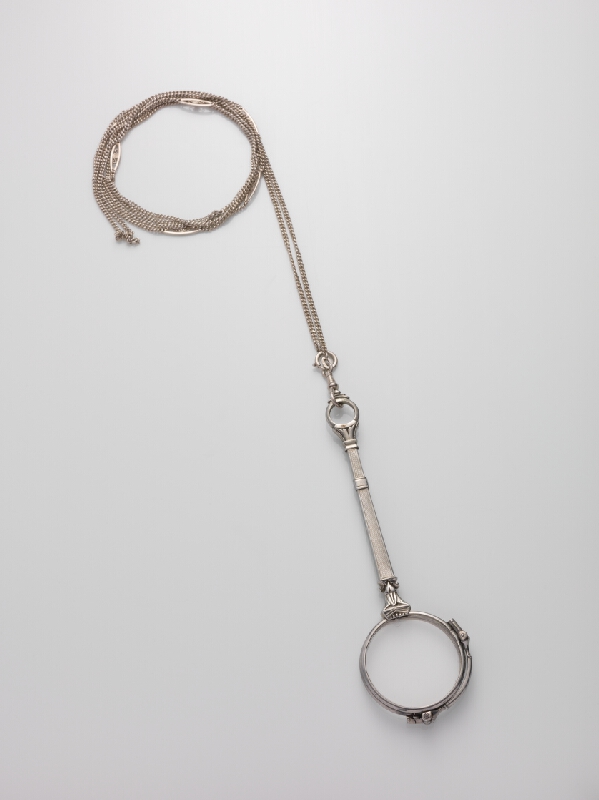 Stredoeurópsky autor z 19. storočia – Lorňon s retiazkou 