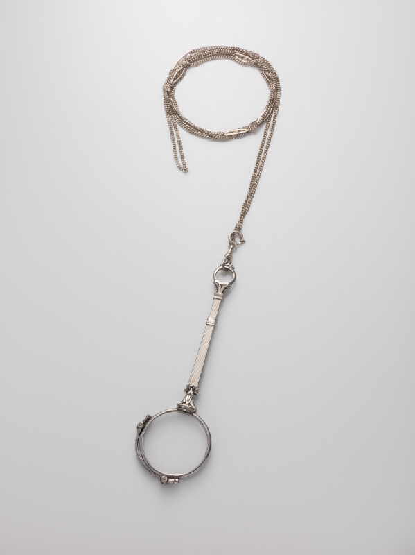 Stredoeurópsky autor z 19. storočia – Lorňon s retiazkou 