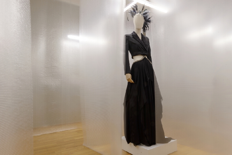 Pavol Dendis – Sands of Time. Večerné šaty 