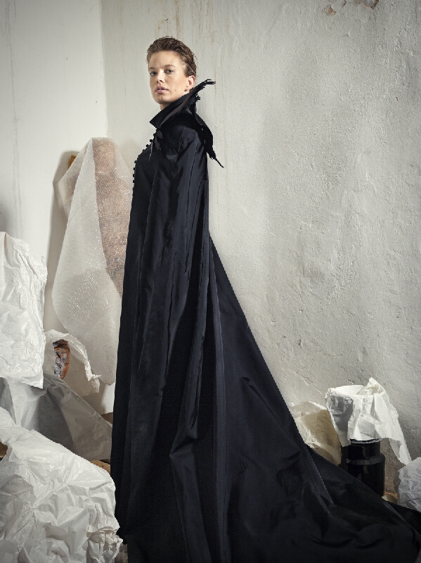 Marcel Holubec W. – 801212. Večerné šaty s plášťom 