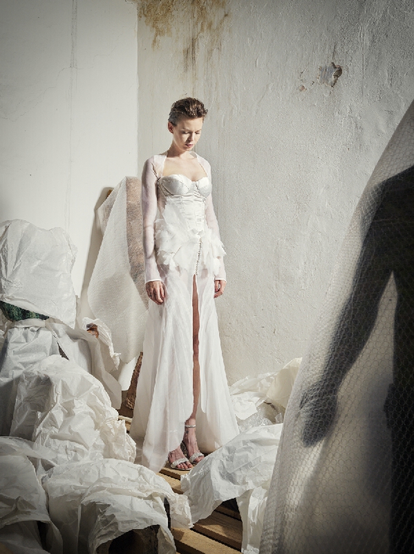 Marcel Holubec W. – 801212. Večerné šaty s plášťom 