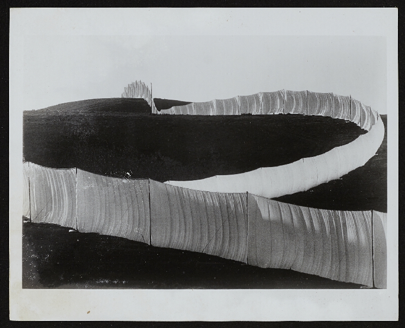 Christo – Running Fence 1972-76, Sonoma and Marin Counties, State of California, height 18 feet, length 24 miles 