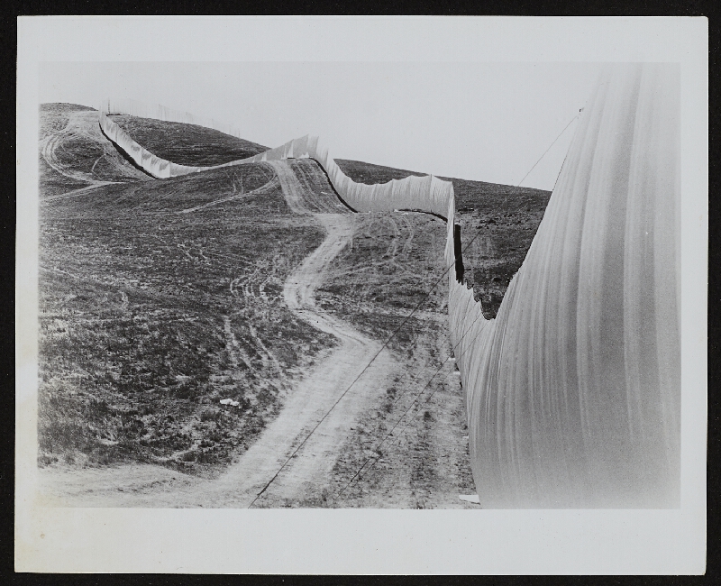 Christo – Running Fence 1972-76, Sonoma and Marin Counties, State of California, height 18 feet, length 24 miles 