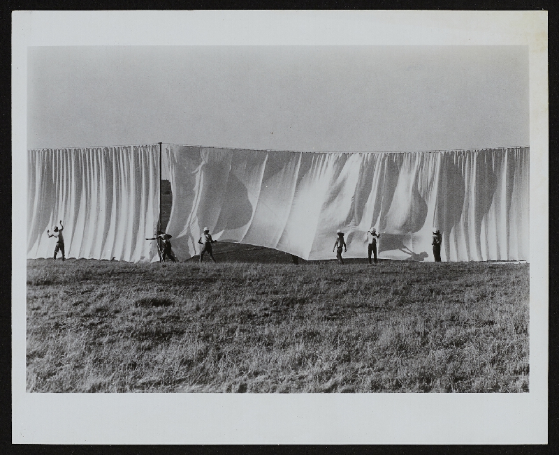 Christo – Running Fence 1972-76, Sonoma and Marin Counties, State of California, height 18 feet, length 24 miles 
